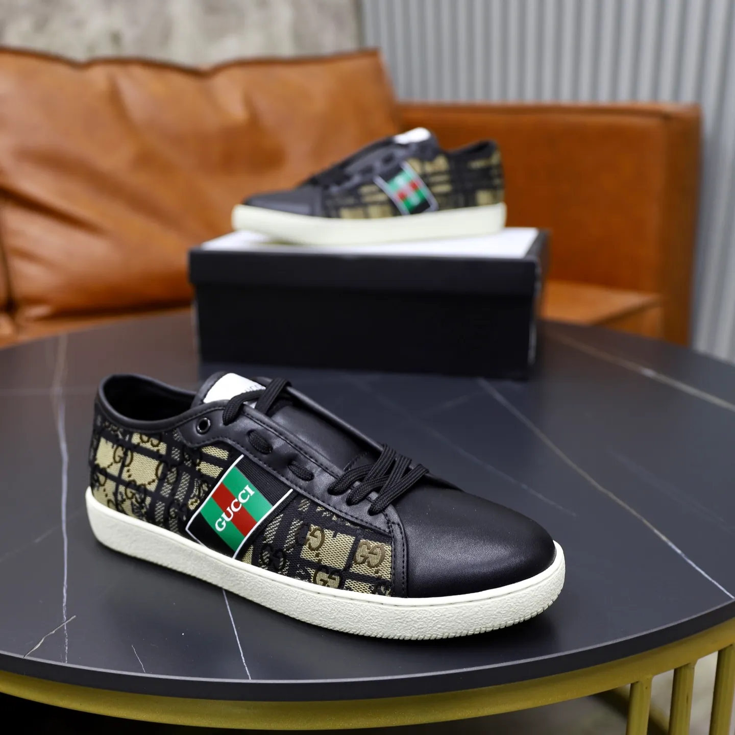 Ex-factory price: 400💰🙅‍♂️🙅‍♂️🙅‍♂️ Brand: GUCCI Standard code: 38-44 (45 customized) Grade: Same as the official website Material: Original material splicing Comfortable and breathable lining Lightweight and wear-resistant sports outsole Style category: Men's fashionable casual shoes Running sneakers Distinguished luxury brand elements Top luxury Color: actual picture color
